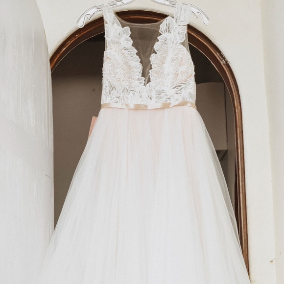 BHLDN Other - BHLDN WEDDING GOWN AND CAPE